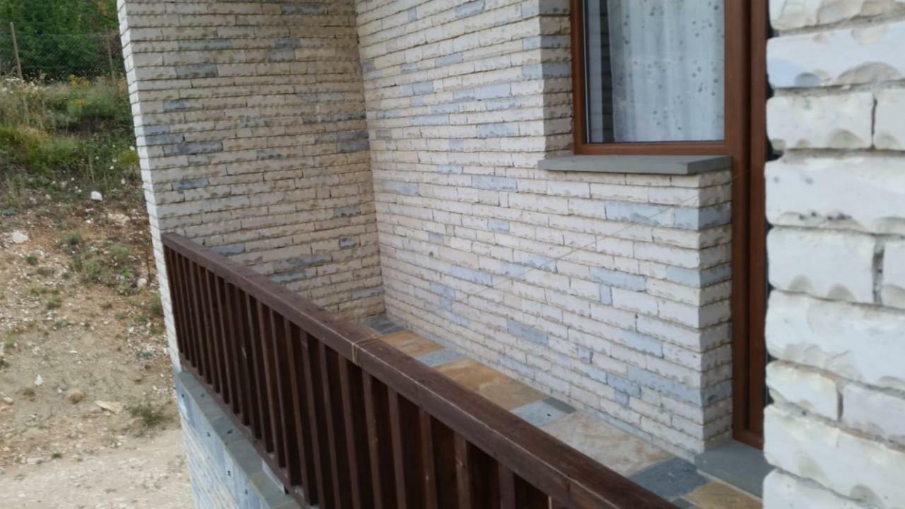 Bujtina E Tomorrit Hotel Ujanik Kültér fotó