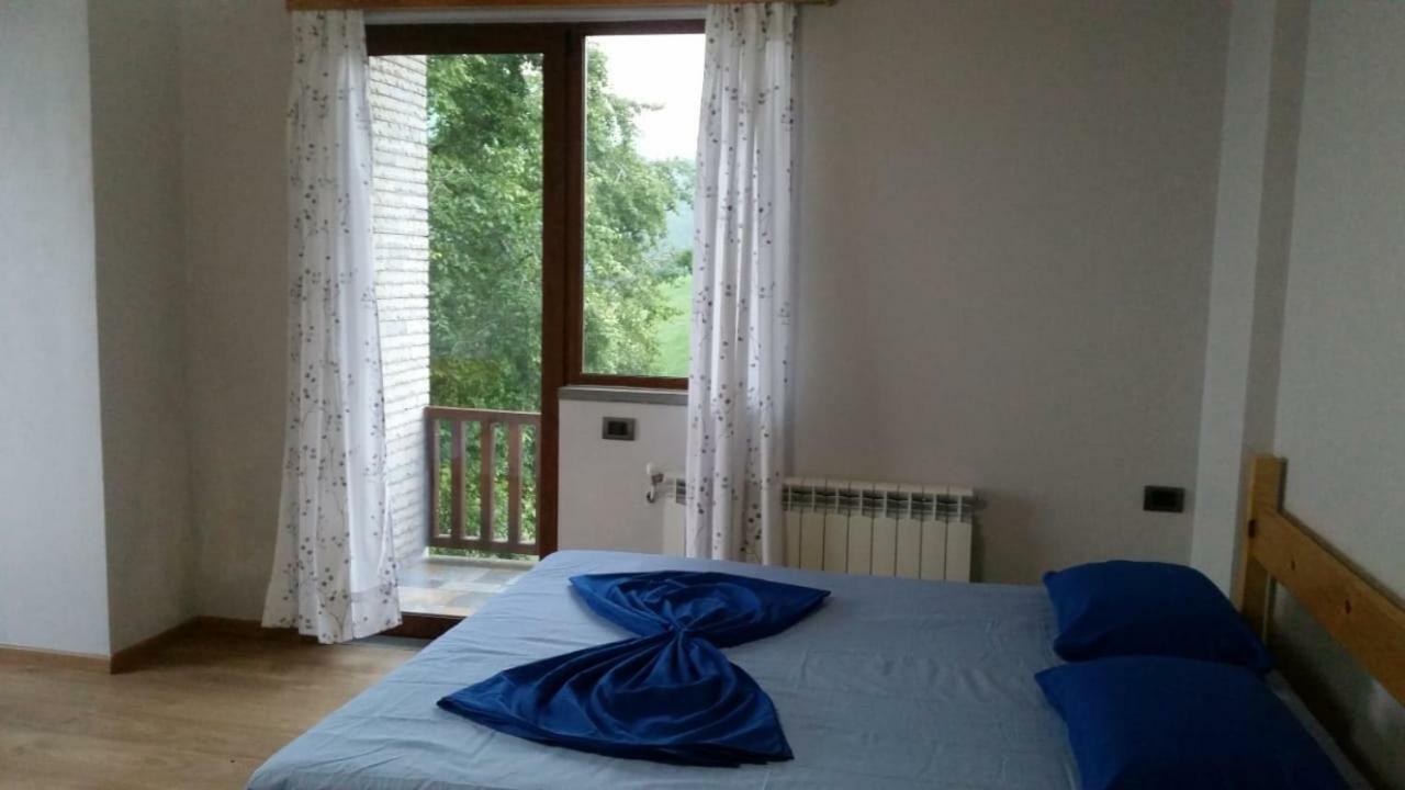 Bujtina E Tomorrit Hotel Ujanik Kültér fotó