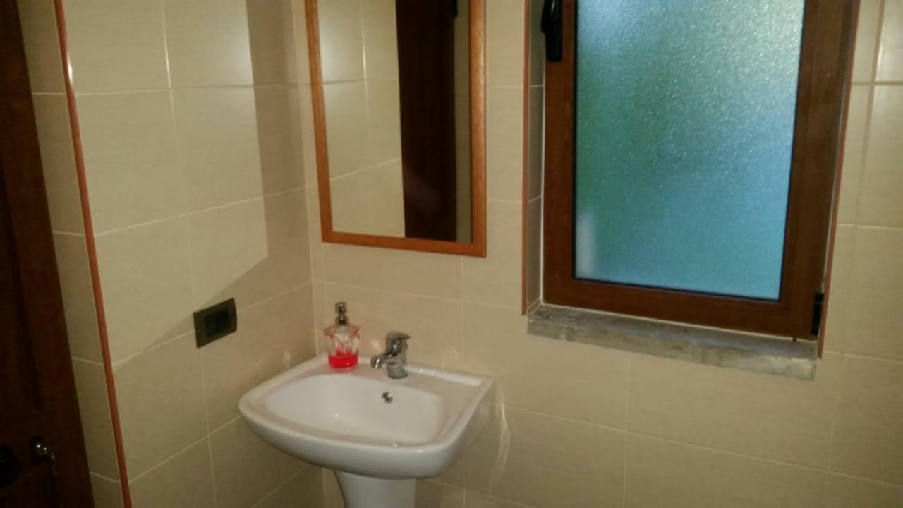 Bujtina E Tomorrit Hotel Ujanik Kültér fotó