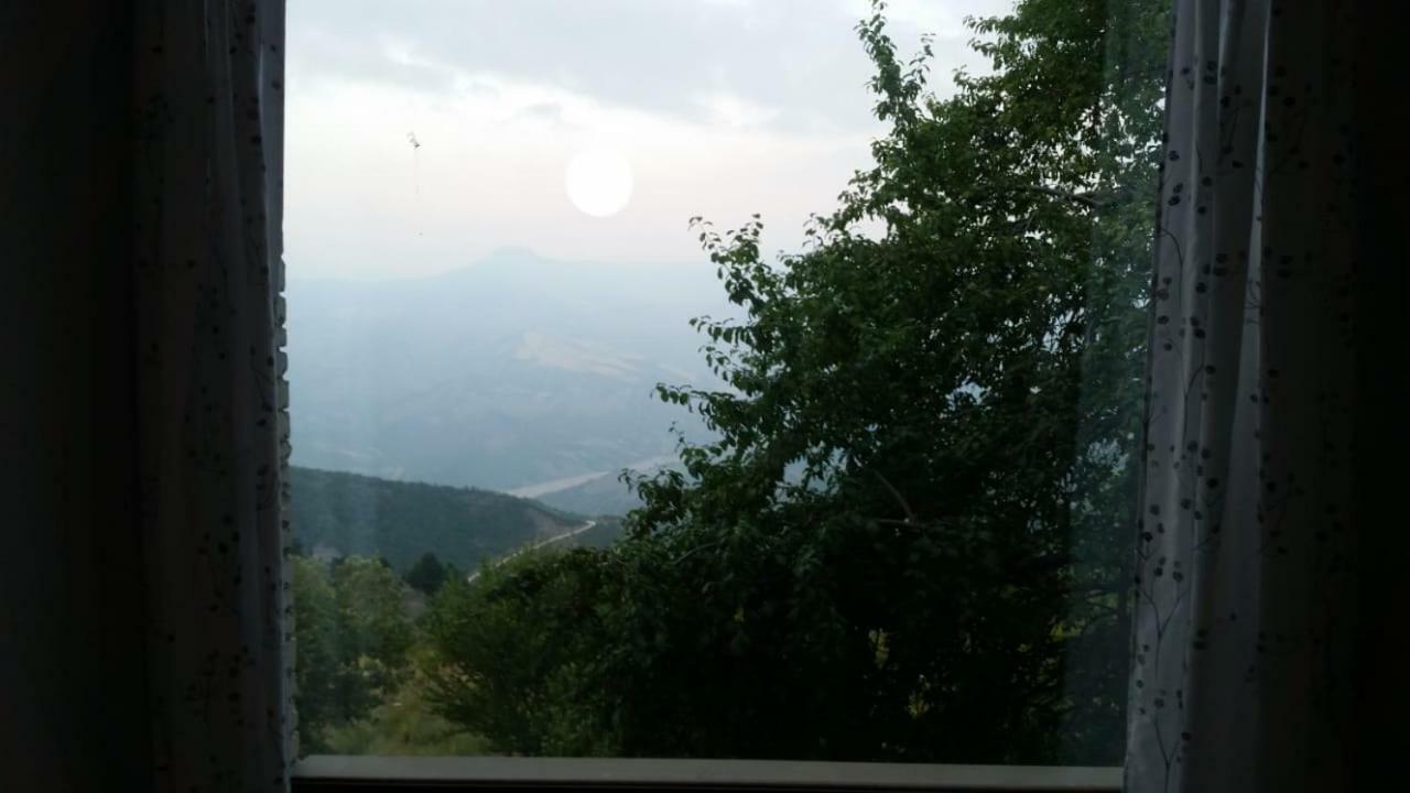 Bujtina E Tomorrit Hotel Ujanik Kültér fotó