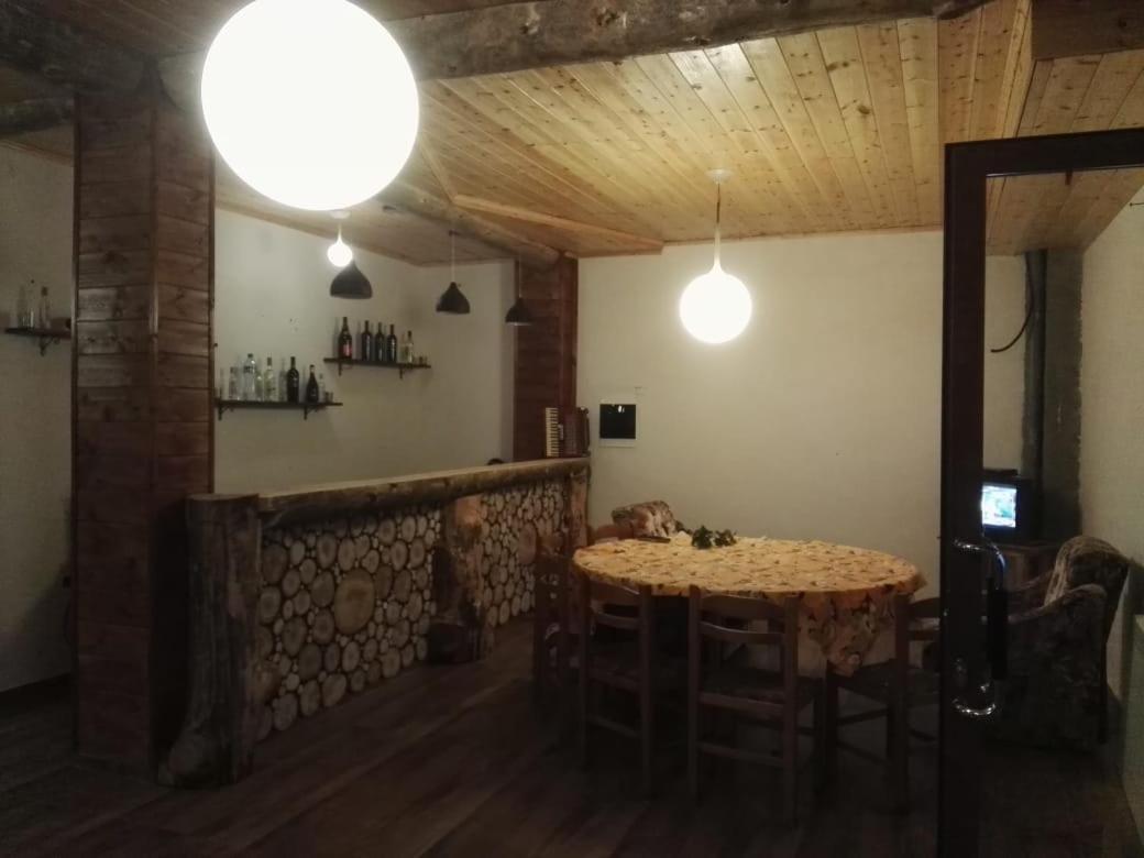 Bujtina E Tomorrit Hotel Ujanik Kültér fotó