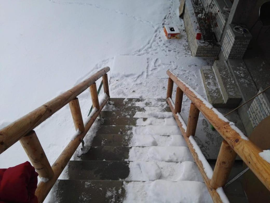 Bujtina E Tomorrit Hotel Ujanik Kültér fotó